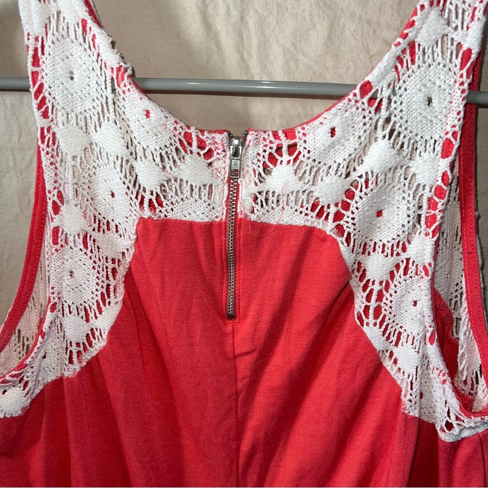 Cute Flirty Sundress with Lace Details - Picture 4 of 6